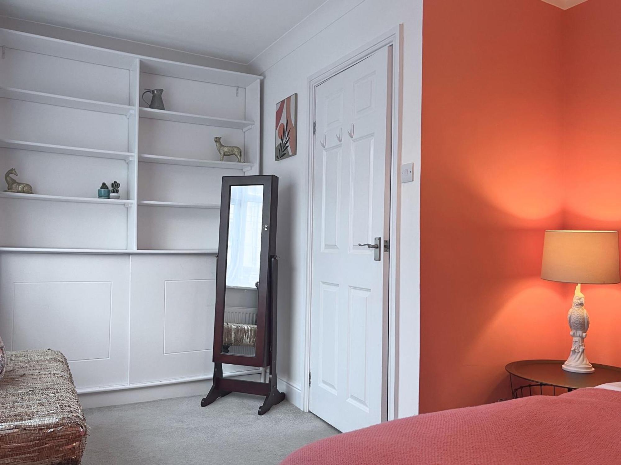 Jekyll'S On Hyde - Spacious Town House - Central Winchester - Free Parking, Sleeps 5 - By Xplus Stays Exterior foto