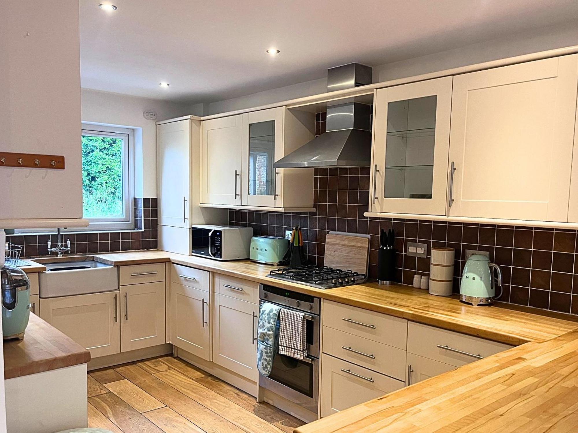 Jekyll'S On Hyde - Spacious Town House - Central Winchester - Free Parking, Sleeps 5 - By Xplus Stays Exterior foto