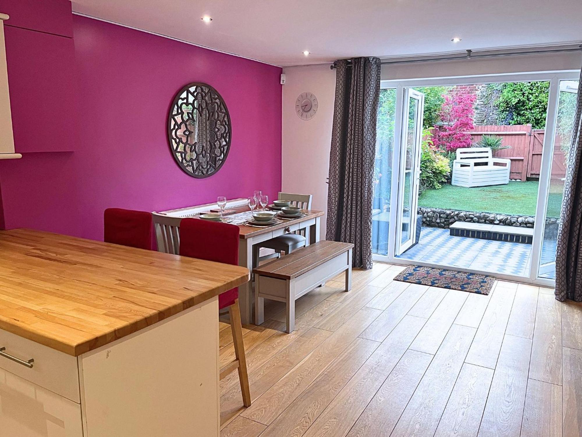 Jekyll'S On Hyde - Spacious Town House - Central Winchester - Free Parking, Sleeps 5 - By Xplus Stays Exterior foto