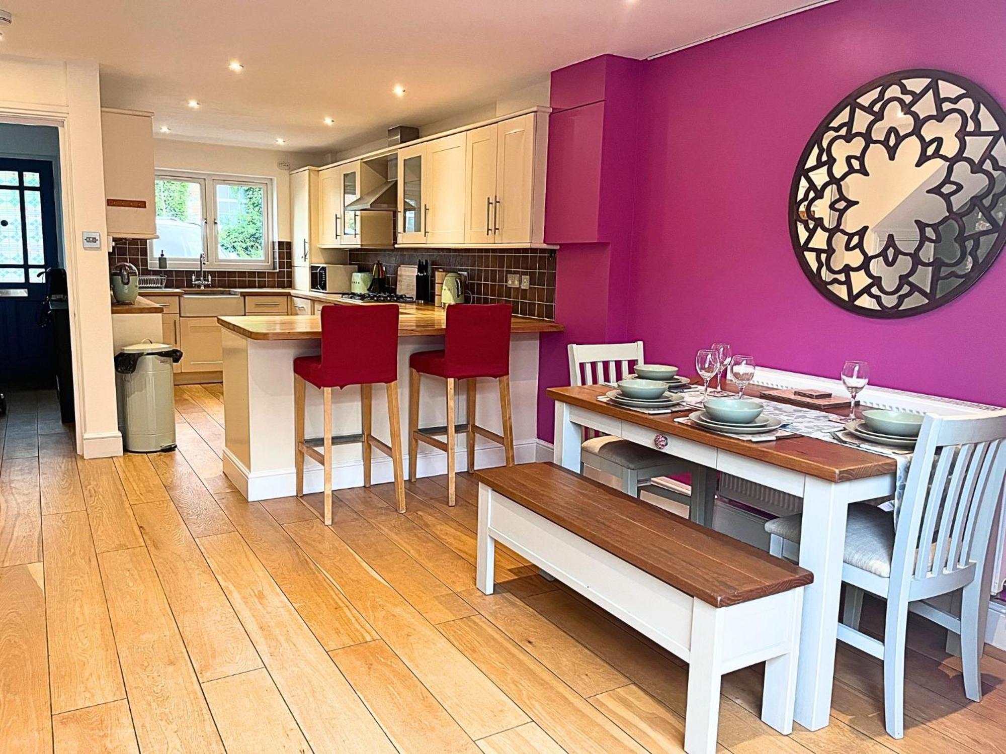Jekyll'S On Hyde - Spacious Town House - Central Winchester - Free Parking, Sleeps 5 - By Xplus Stays Exterior foto